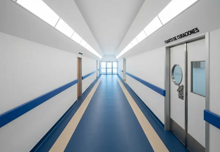 Render del pasillo de urgencias hacia el cuarto de curaciones